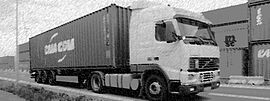 LKW in schwarz-weiß