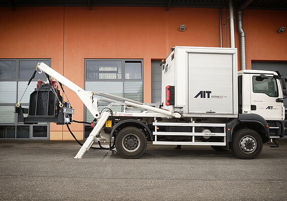 MoSeS: Mobile Seismic Simulator; Hydraulischer Schwingungserreger