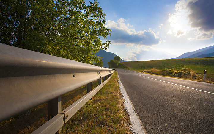 Theme picture guardrail