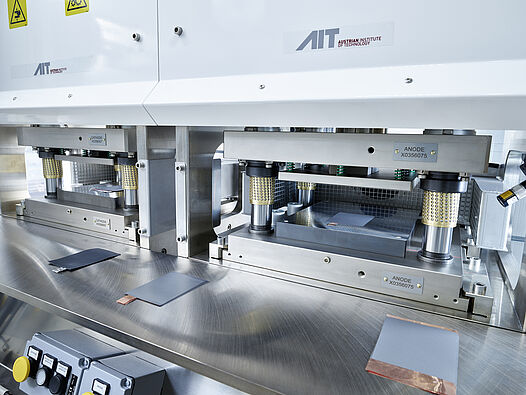 Batterieherstellung im Trockenraum von AIT