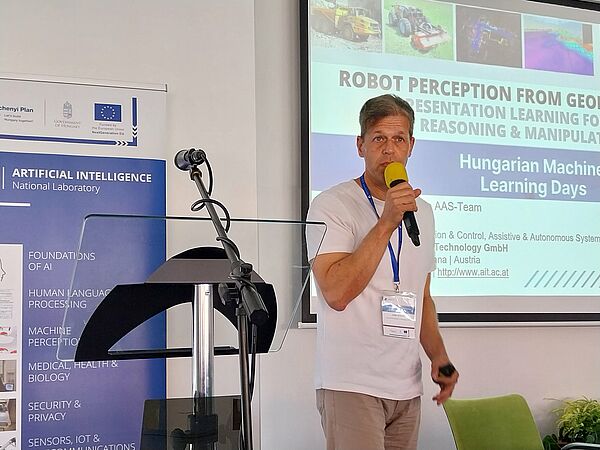 Senior Scientist Csaba Beleznai gives a talk at the “Hungarian Machine Learning Days” conference.